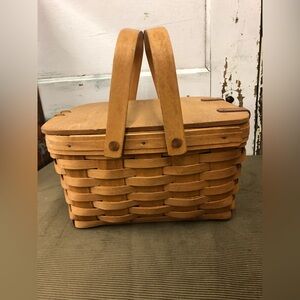 Longaberger Vintage Picnic Basket Medium 12” X 12” with riser and plastic